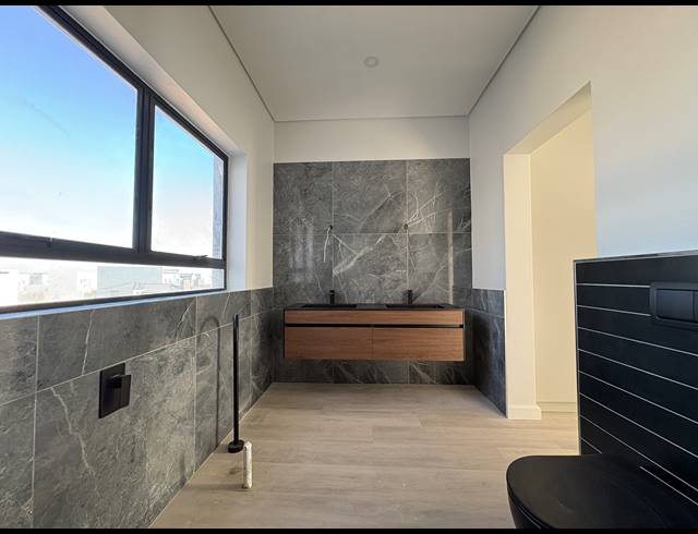 5 BEDROOM HOUSE FOR SALE IN SANDOWN